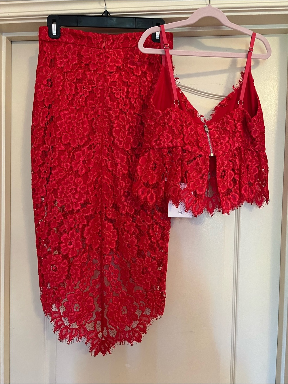 NWT Alexis Red Lace Crop Top & High-Low Midi Skirt Set Size Small - Picture 4 of 6